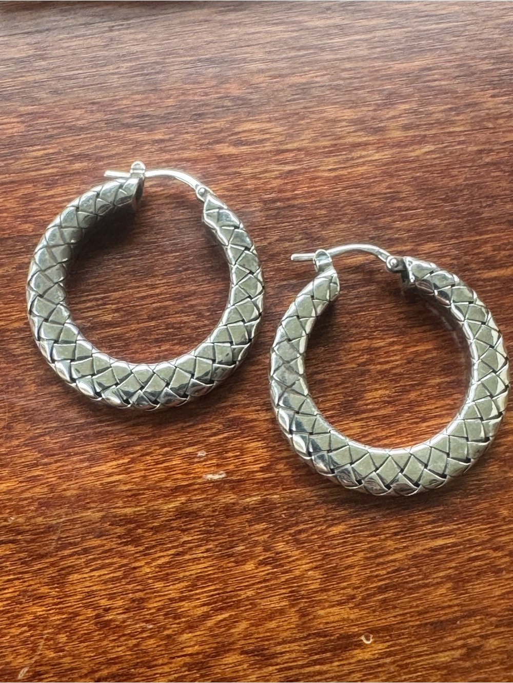JAI by John Hardy 925 Sterling Silver Basket Weave Hoop Earrings with pouch/ tag